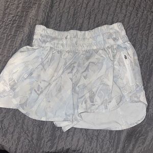 Size 4 Patterned Lululemon shorts